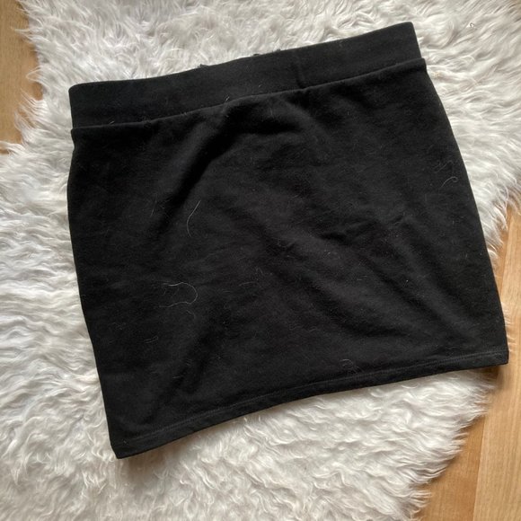 Forever 21 Black Miniskirt With Front Ties - Picture 2 of 3